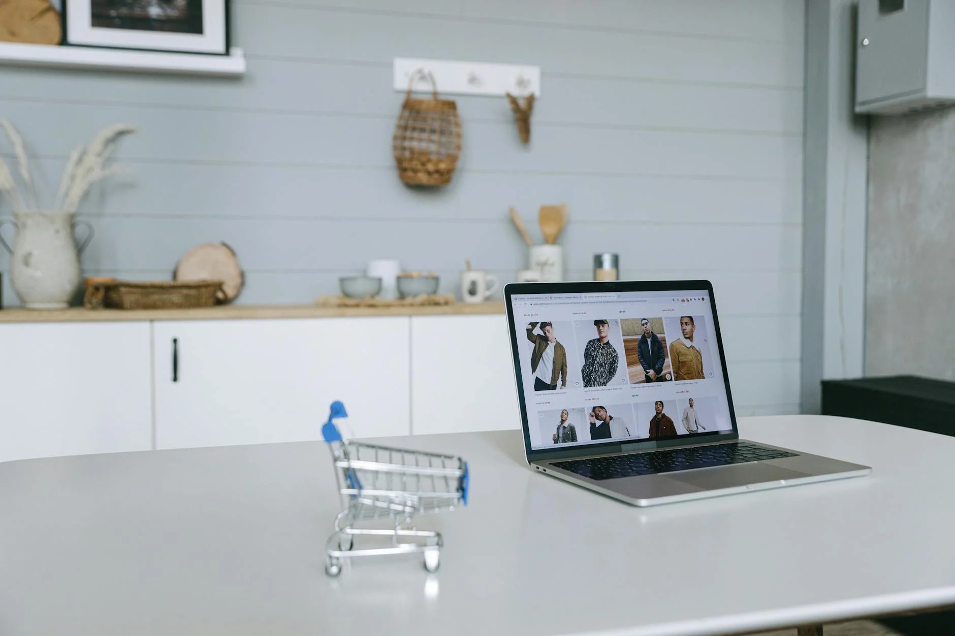 Best Dropshipping Niches for 2025: Print on Demand Made Simple with Pre-Made Websites [Updated]